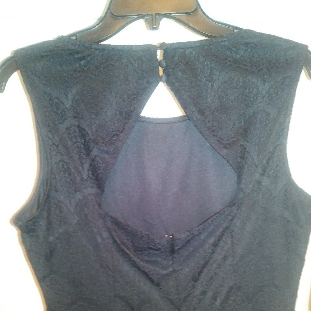 Kash & Jess lace dress black scallop keyhole